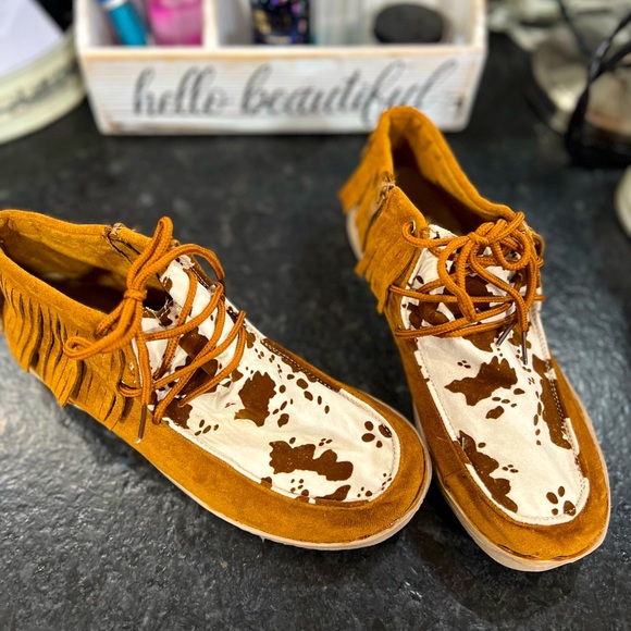 Size 9 Fringe Cow Print Bootie - Picture 2 of 4